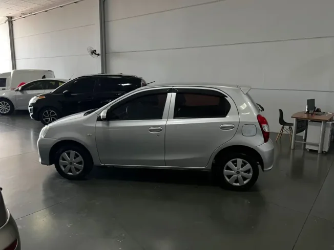 TOYOTA Etios Hatch 1.3 16V 4P FLEX X