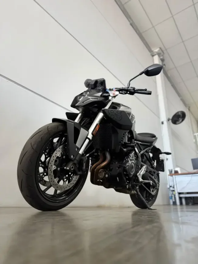 SUZUKI GSX 8S
