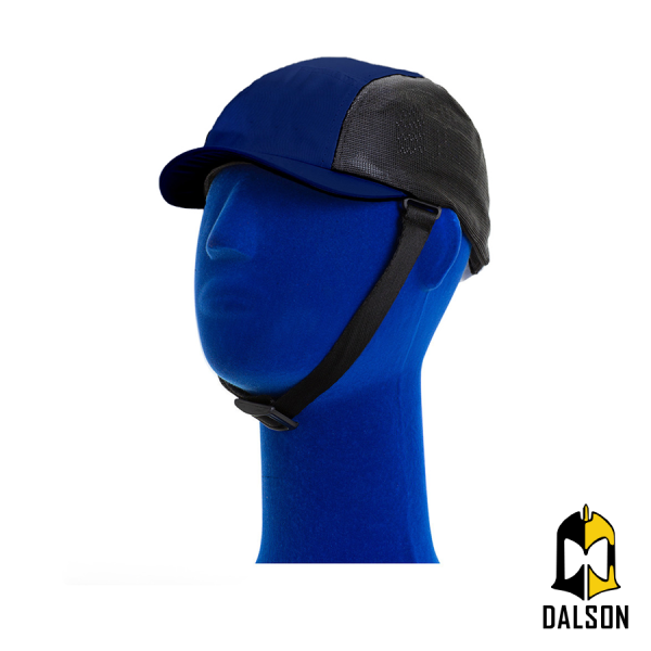 Bon� ciclista com casquete e jugular