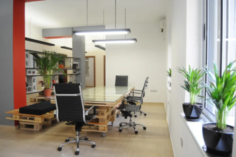 Mesa de escrit�rio e banco de paletes