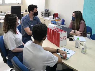 Outlet do Celular doa 10 aparelhos para visitas virtuais