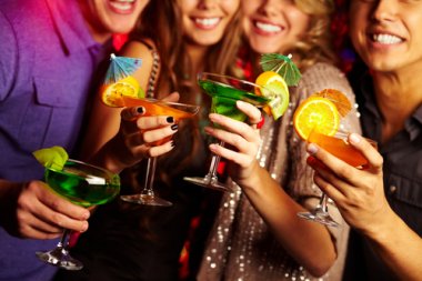 Entenda as diferen�as entre drinques e coquet�is