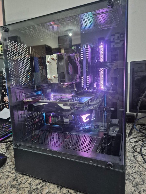 Computador Usado Core I5-8600k 3.6GHZ, Placa M�e Gigabyte Z370 Aorus, Mem�ria 16GB DDR4, SSD 480GB, Placa De Video GTX 550TI, Fonte 500W Real e Gabiente Crystal