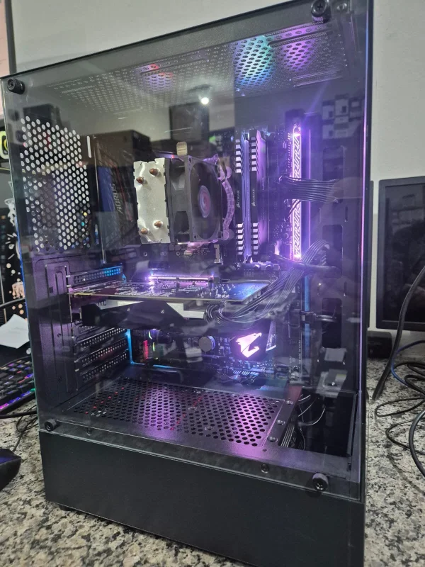 Computador Usado Core I5-8600k 3.6GHZ, Placa M�e Gigabyte Z370 Aorus, Mem�ria 16GB DDR4, SSD 480GB, Placa De Video GTX 550TI, Fonte 500W Real e Gabiente Crystal