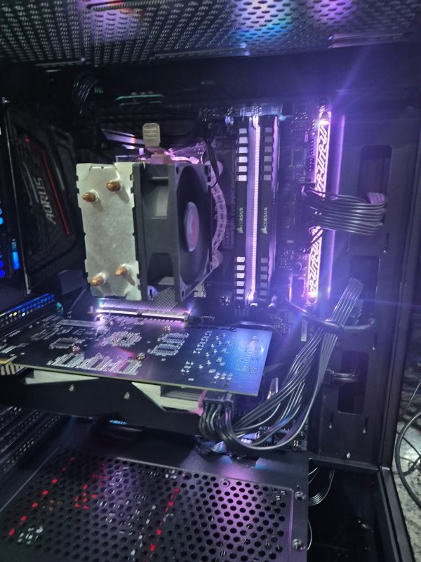 Computador Usado Core I5-8600k 3.6GHZ, Placa M�e Gigabyte Z370 Aorus, Mem�ria 16GB DDR4, SSD 480GB, Placa De Video GTX 550TI, Fonte 500W Real e Gabiente Crystal
