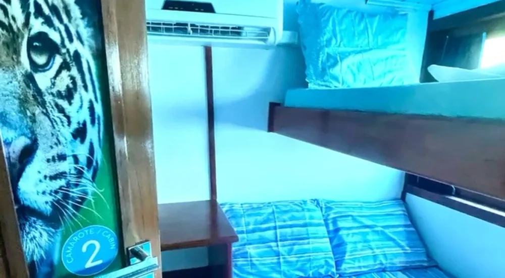 Iate Amaznia - camarote com cama de casal e de solteiro