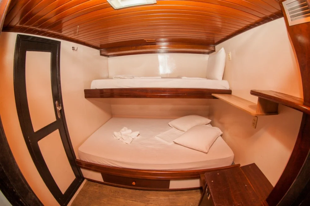 Iate Igaratim Au - suite cama casal e solteiro