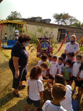 Plantio de Horta e �rvores frut�feras - Lions Clube de Bauru Norte