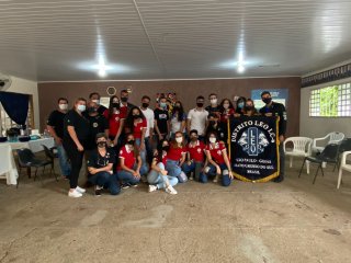 Visita Oficial ao LEO Clube de Guara�a� 