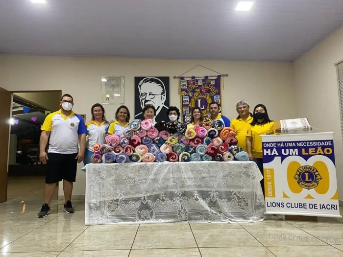 Doa��o de Mantas do LIONS Clube de Iacri