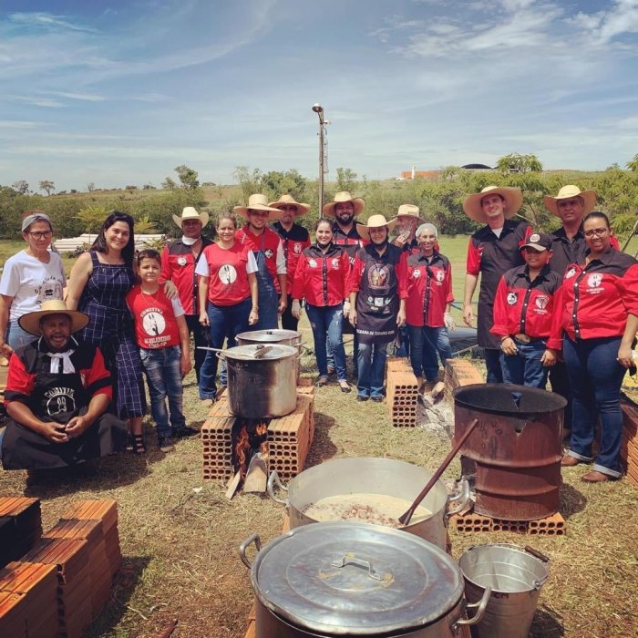 Entrega de Marmitas - Lions Clube Cafel�ndia Renascer