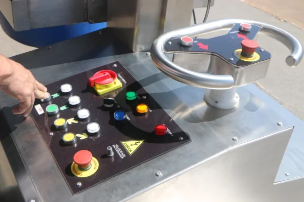 EBEI-08 Elevador e Entornador El�trico com Bateria - Tracionado