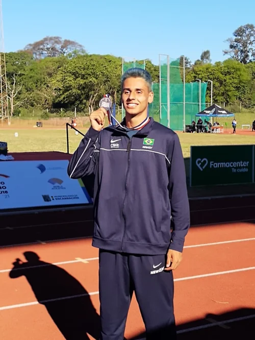Samuel Vinicius conquista ouro e bronze no Sul-Americano Sub-18