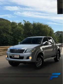 TOYOTA Hilux Caminhonete 2.7 16V 4P SR FLEX CABINE DUPLA AUTOM�TICO