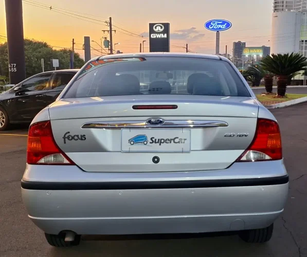 FORD Focus Sedan 2.0 16V 4P GHIA, Foto 5