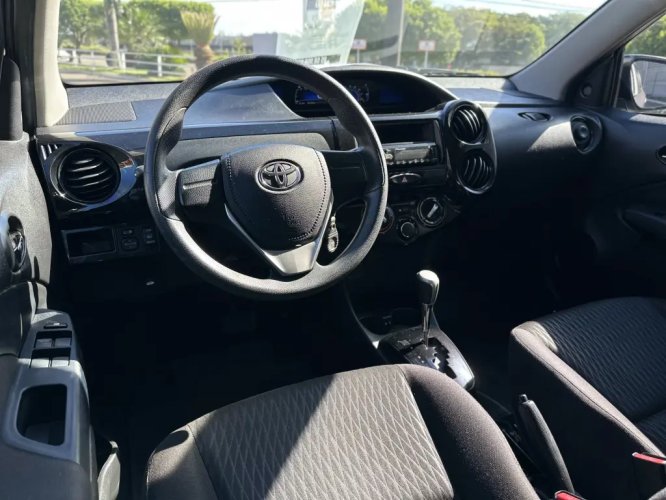 TOYOTA Etios Hatch 1.3 16V 4P FLEX X AUTOM�TICO, Foto 10