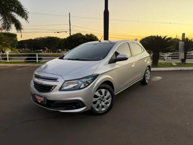 CHEVROLET Onix Hatch 1.4 4P FLEX LT, Foto 4
