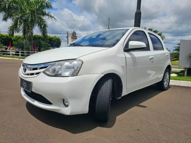 TOYOTA Etios Hatch 1.5 16V 4P FLEX XLS, Foto 2