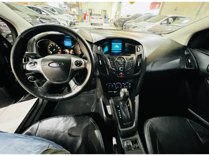 FORD Focus Hatch 1.6 16V 4P FLEX SE POWERSHIFT AUTOM�TICO, Foto 8