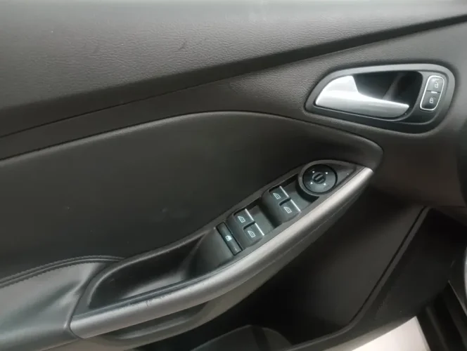 FORD Focus Hatch 2.0 16V 4P FLEX SE AUTOM�TICO, Foto 6