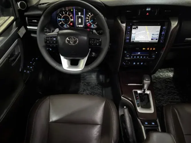 TOYOTA Hilux SW4 2.8 4P SRX 4X4 TURBO DIESEL AUTOM�TICO, Foto 14