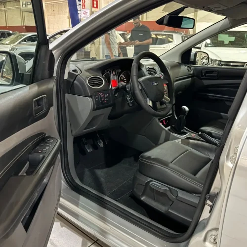 FORD Focus Hatch 2.0 16V 4P GLX, Foto 9