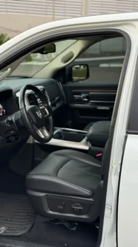 RAM 1500 5.7 V8 CLASSIC LARAMIE CABINE DUPLA 4X4 AUTOMTICO, Foto 24