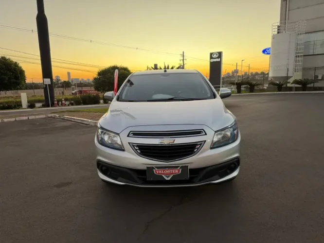CHEVROLET Onix Hatch 1.4 4P FLEX LT, Foto 3