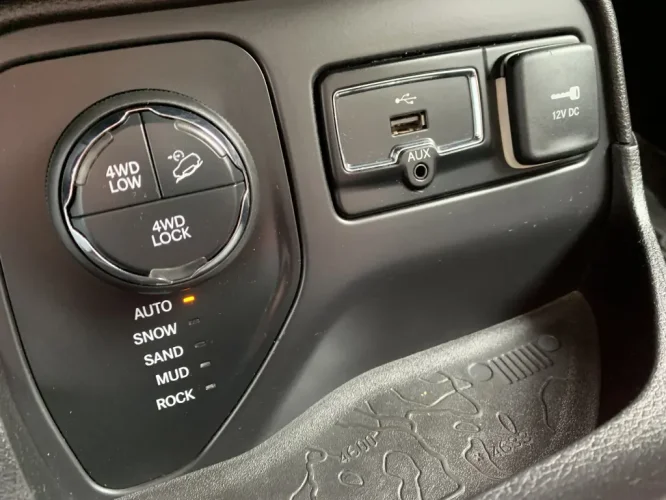 JEEP Renegade 2.0 16V 4P TURBO DIESEL TRAILHAWK 4X4 AUTOM�TICO, Foto 4