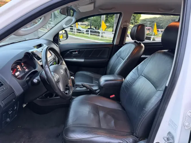 TOYOTA Hilux Caminhonete 3.0 4P 4X4 SRV TURBO DIESEL CABINE DUPLA AUTOM�TICO, Foto 7
