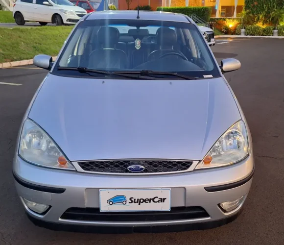 FORD Focus Sedan 2.0 16V 4P GHIA, Foto 2