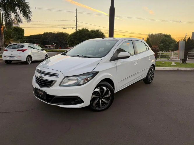 CHEVROLET Onix Hatch 1.4 4P FLEX LT, Foto 4