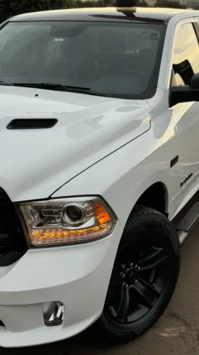RAM 1500 5.7 V8 CLASSIC LARAMIE CABINE DUPLA 4X4 AUTOMTICO, Foto 5