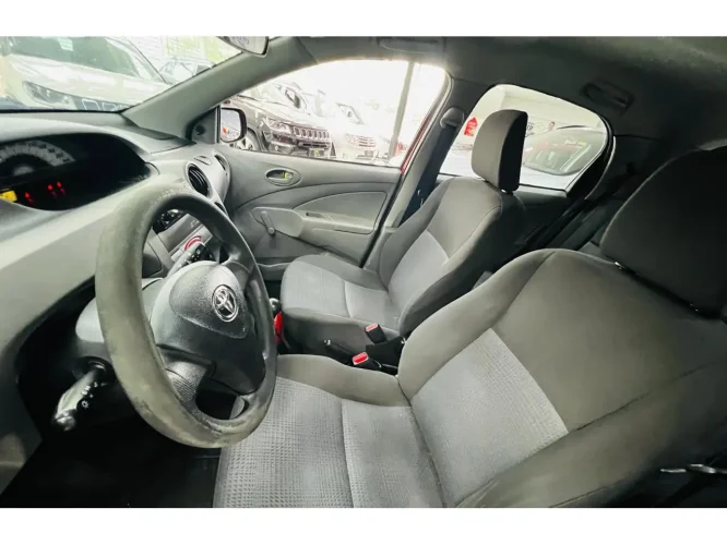 TOYOTA Etios Hatch 1.3 16V 4P FLEX X, Foto 9