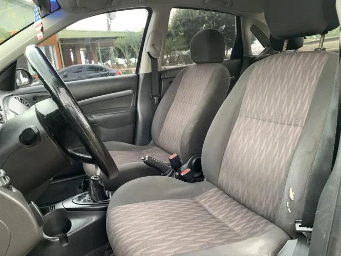 FORD Focus Sedan 1.6 4P GLX, Foto 2