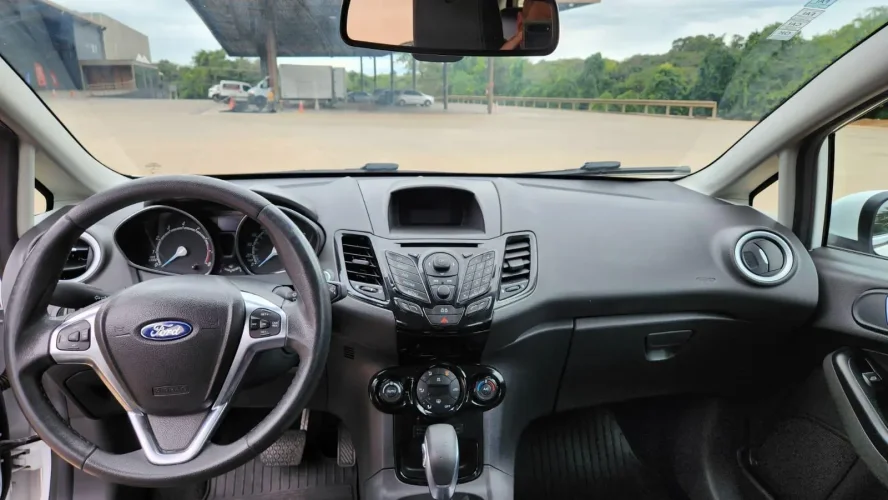 FORD Fiesta Hatch 1.6 16V 4P FLEX TITANIUM PLUS POWERSHIFT AUTOMTICO, Foto 4