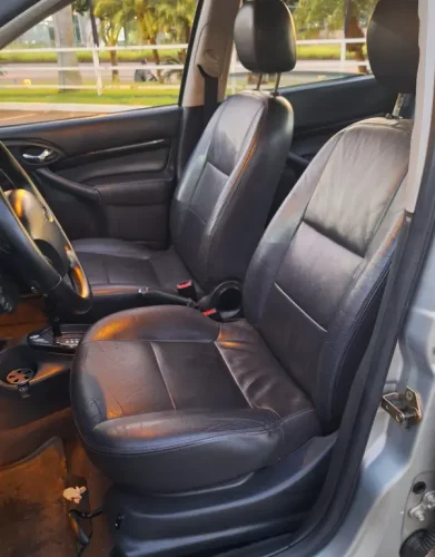 FORD Focus Sedan 2.0 16V 4P GHIA, Foto 7