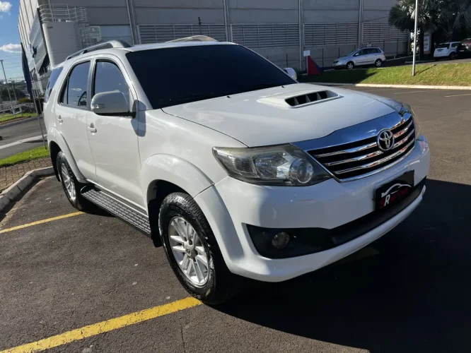 TOYOTA Hilux SW4 3.0 16V 4P SRV 4X4 7 LUGARES TURBO DIESEL AUTOM�TICO, Foto 6