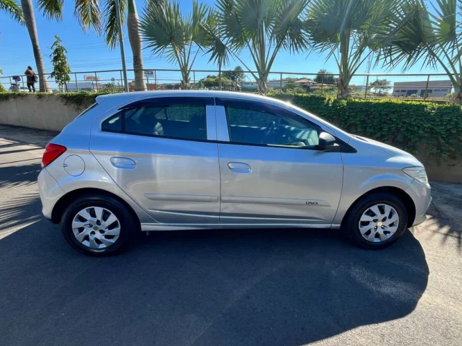 CHEVROLET Onix Hatch 1.0 4P FLEX LT, Foto 4