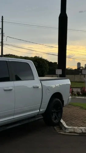 RAM 1500 5.7 V8 CLASSIC LARAMIE CABINE DUPLA 4X4 AUTOMTICO, Foto 9