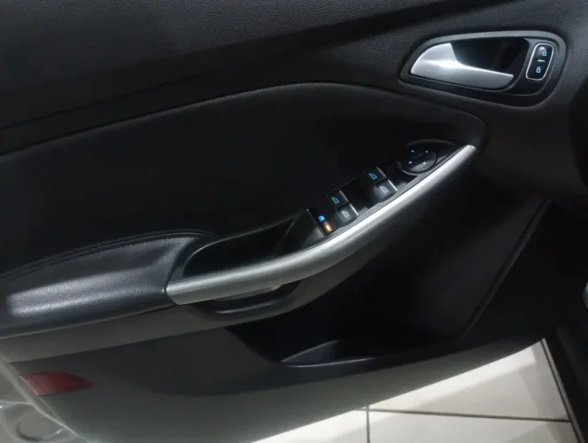 FORD Focus Hatch 2.0 16V 4P FLEX SE PLUS POWERSHIFT AUTOMTICO, Foto 8