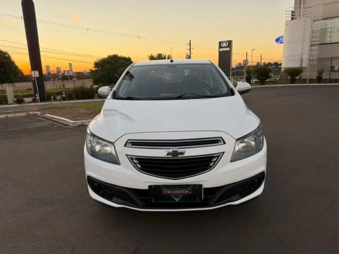 CHEVROLET Onix Hatch 1.4 4P FLEX LT, Foto 2