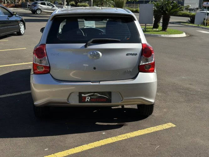 TOYOTA Etios Hatch 1.3 16V 4P FLEX X AUTOM�TICO, Foto 7