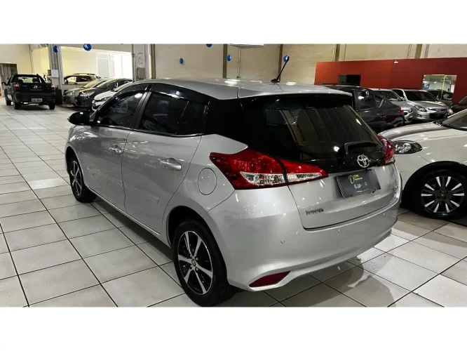 TOYOTA Yaris Hatch 1.5 16V 4P FLEX XL MULTIDRIVE AUTOM�TICO CVT, Foto 3