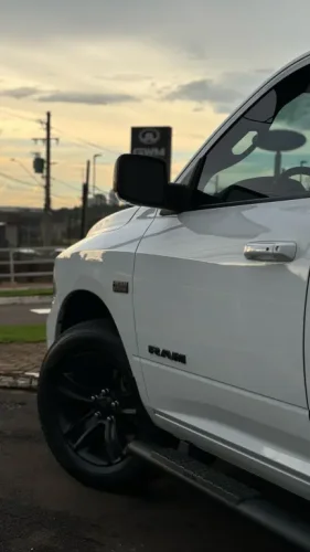 RAM 1500 5.7 V8 CLASSIC LARAMIE CABINE DUPLA 4X4 AUTOMTICO, Foto 13