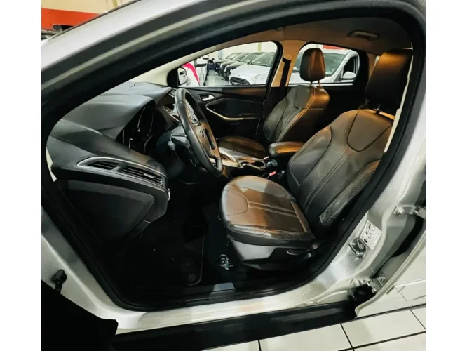 FORD Focus Hatch 1.6 16V 4P SE FLEX, Foto 10