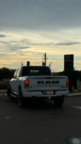 RAM 1500 5.7 V8 CLASSIC LARAMIE CABINE DUPLA 4X4 AUTOMTICO, Foto 18