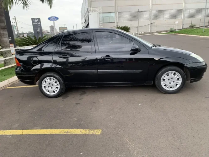 FORD Focus Sedan 1.6 4P GLX, Foto 5