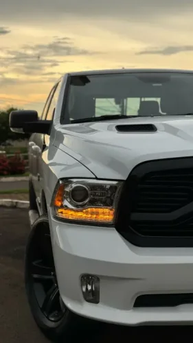 RAM 1500 5.7 V8 CLASSIC LARAMIE CABINE DUPLA 4X4 AUTOMTICO, Foto 11