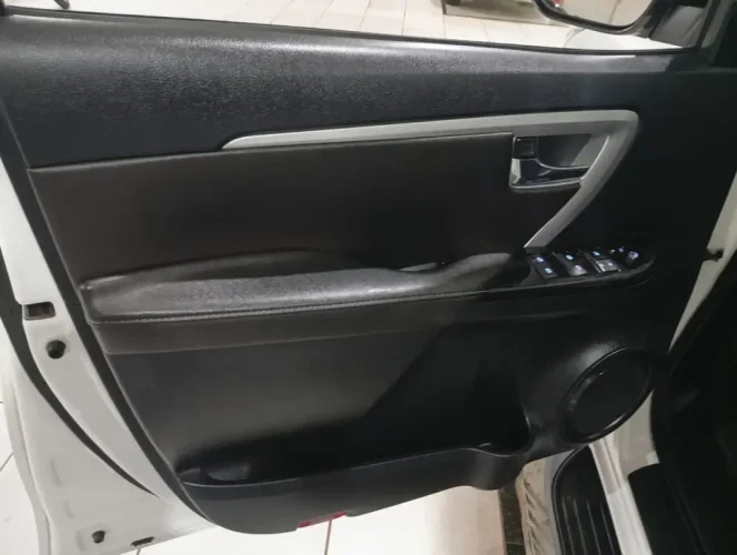 TOYOTA Hilux SW4 2.7 16V 4P FLEX SRV 7 LUGARES AUTOMTICO, Foto 5